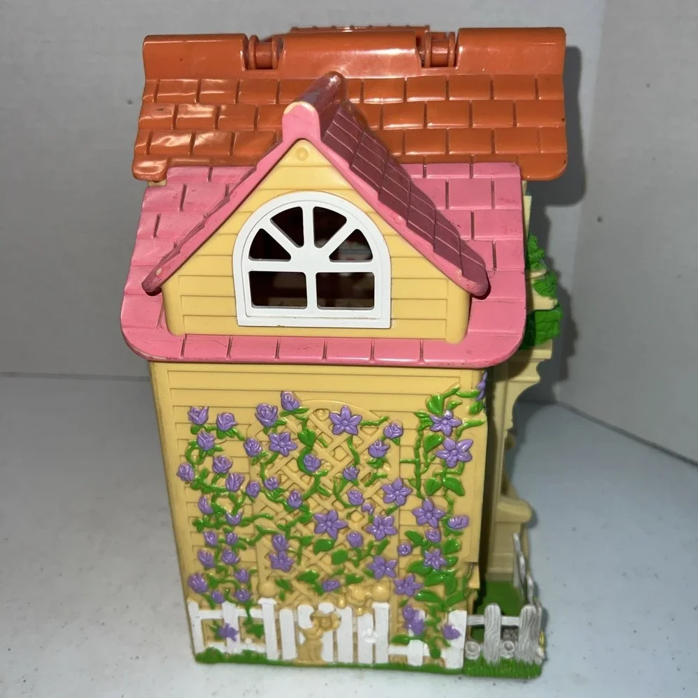 Vintage Fisher-Price Loving Family Sweet Streets Country Cottage Doll House 2000